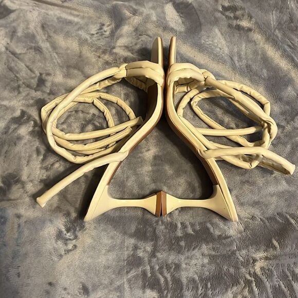 Di Valentini Cream Women's Strappy Sandals - Picture 2 of 8